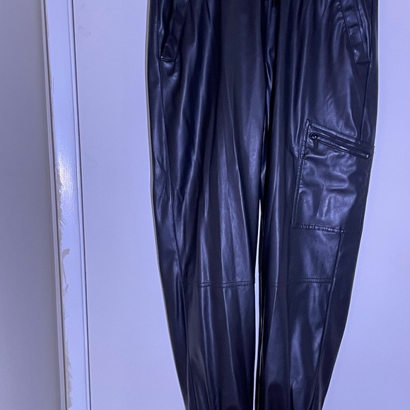 Karl Lagerfeld size M black pleather sweat pants - Picture 11 of 12